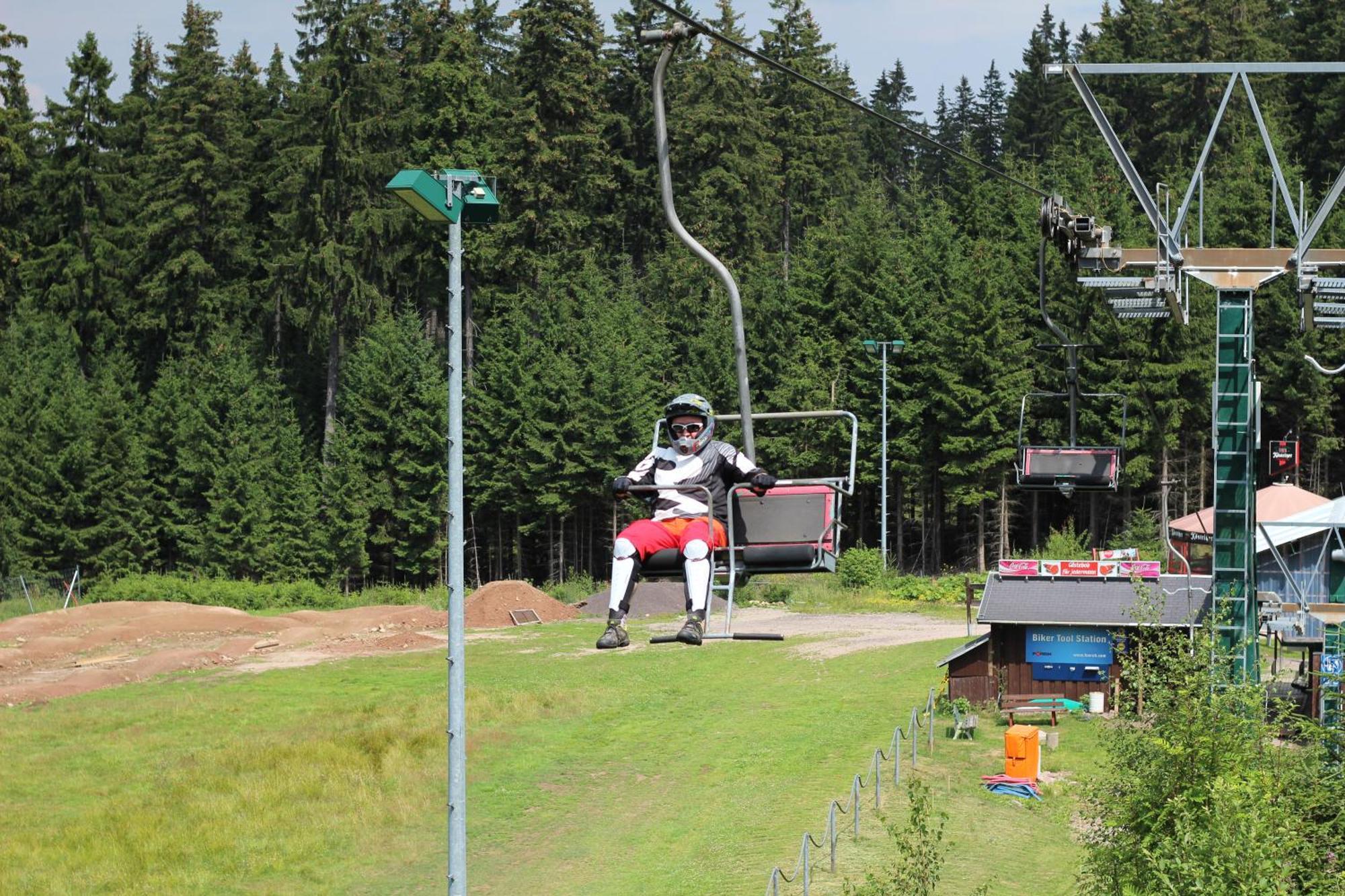 Oberhof - Tiefgarage Und Parkplatz Inklusive * Oberhof (Thuringia)